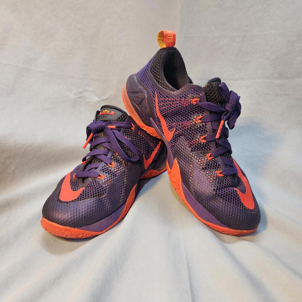 Nike Lebron 12 Low GS‎ Size 7Y Court Purple Bright Crimson 744547-565